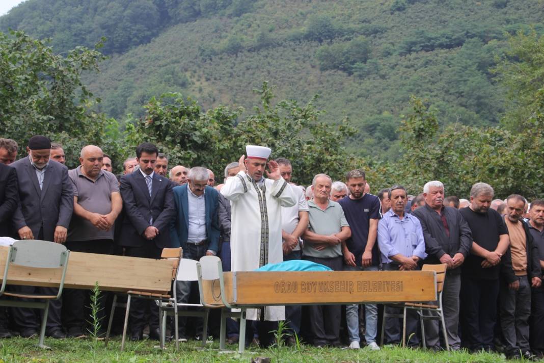 Aynı eve gelin gittiler, birlikte vefat ettiler! Büyük bir aile yasta 5